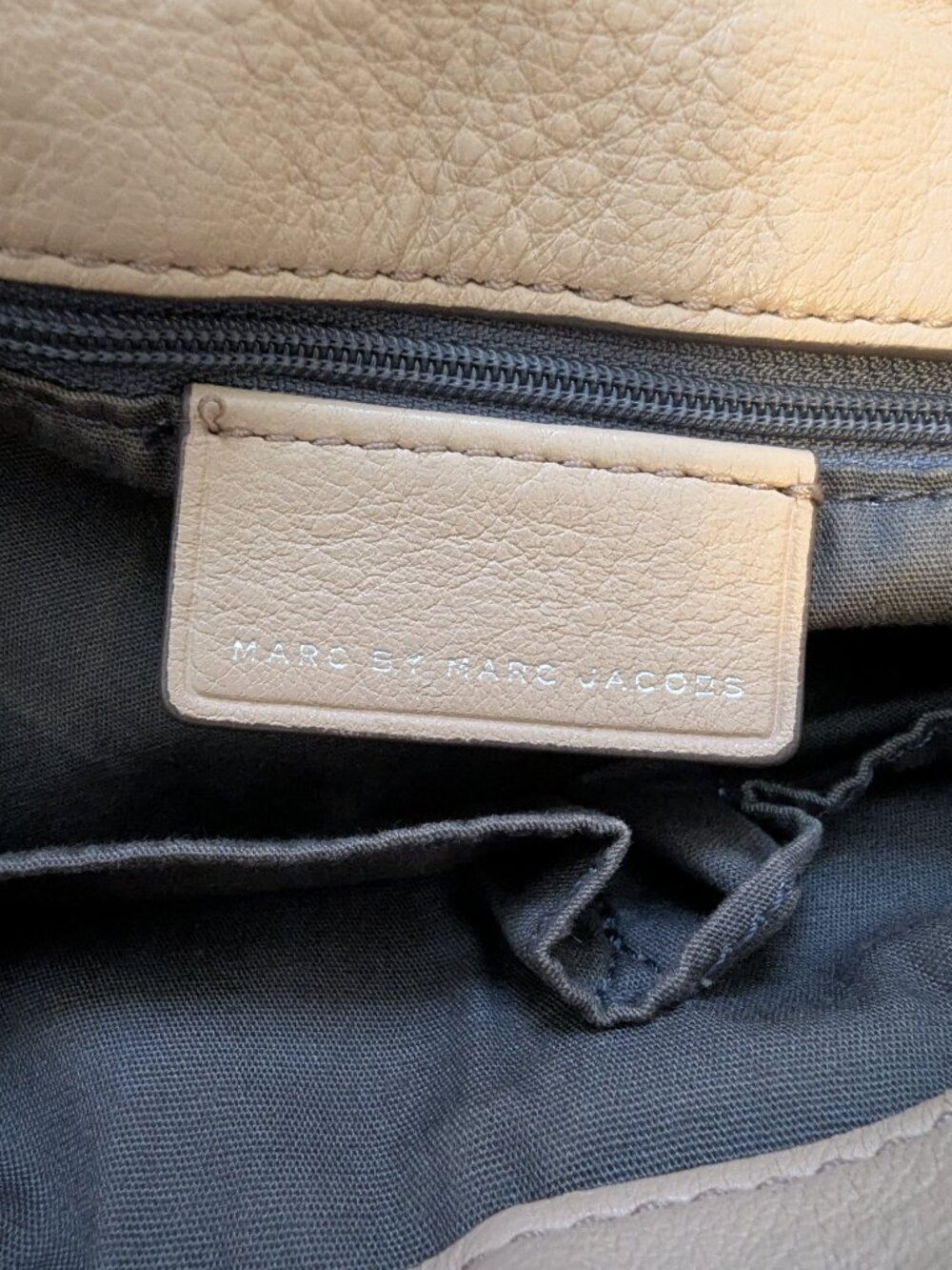 Marc by Marc Jacobs Beige Leather Shoulder Bag - Picture 2 of 7